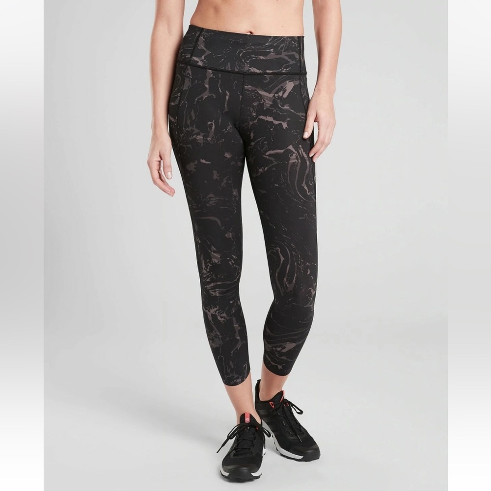 Athleta Velocity Stash Pocket Marble 7/8 Tight Black Marble Print Size Large